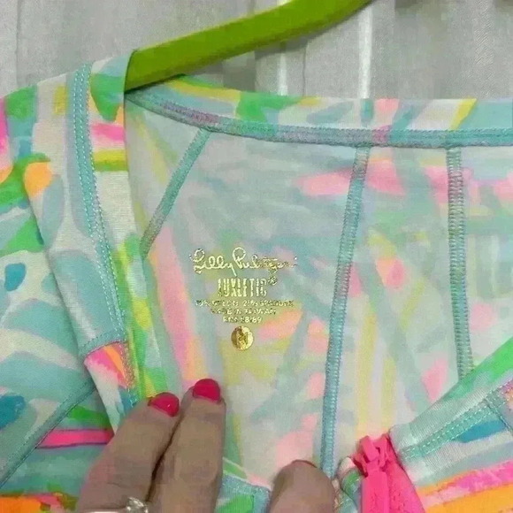 Lilly Pulitzer Luxletic Medium Rashguard Top with back zip pocket. Item# 9T - Picture 2 of 6